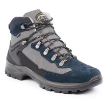 Excalibur is new to the low land trekking boots range by Grisport, the built-in support system provides hours of comfortable wear. The upper of the boot is waterproof and breathable letting the foot sit comfortably during many adventures. Made in Italy so you know this is quality guaranteed.Materials: Upper Made From Suede/Cordura-Lining: Spotex Waterproof / Breathable-Heel And Sole: Deep Cleated Rubber Sole-Fastenings: Six Hook Eyelet Lace Up Sy....